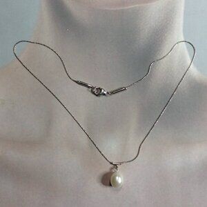Sterling Silver Chain with Freshwater Pearl Pendant